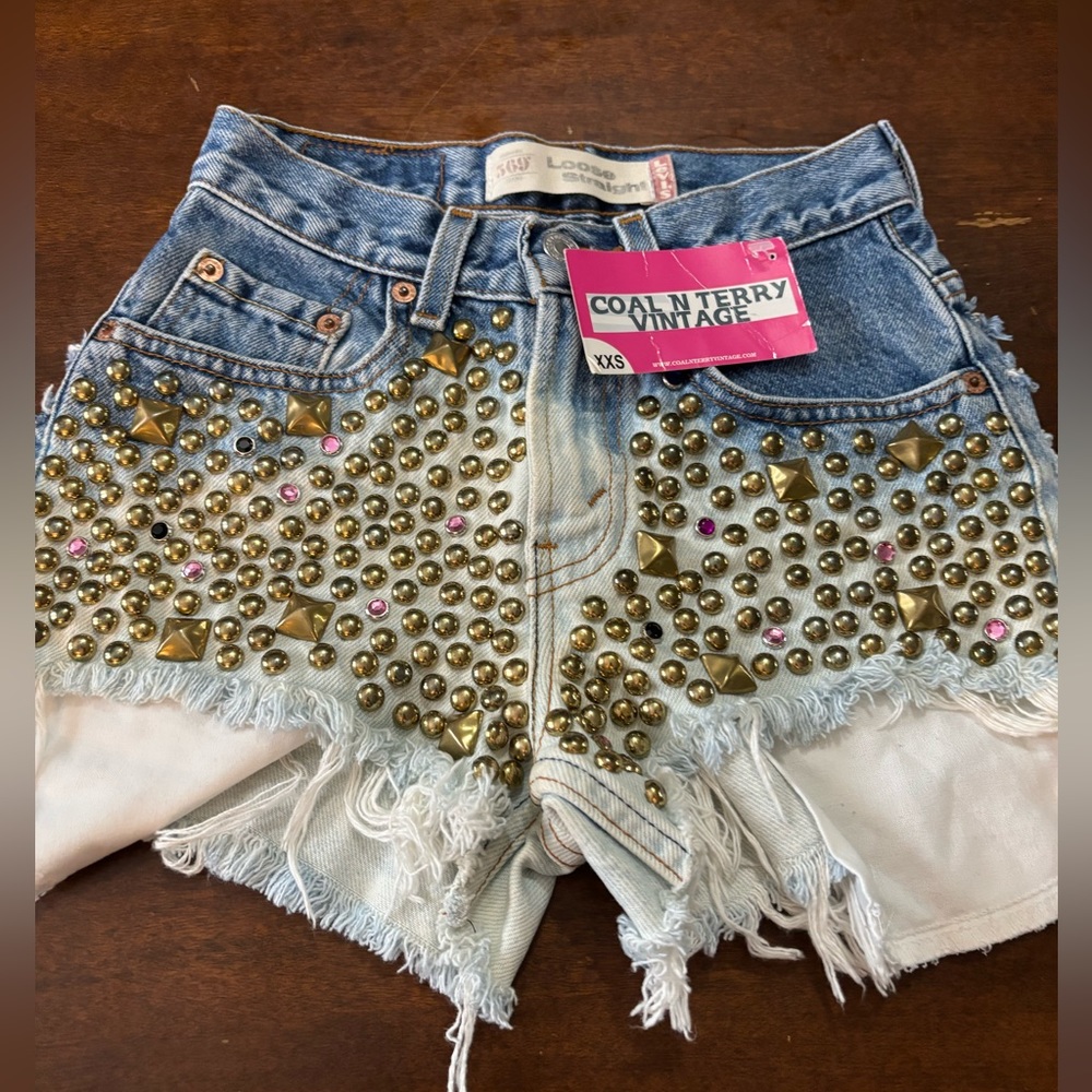 NWT Women’s blinged Levi shorts size 22